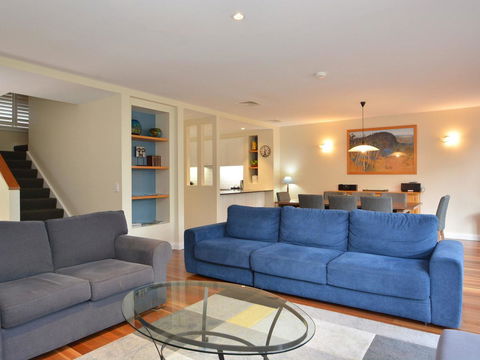 Villa De Saran Located Within Cypress Lakes - Australia Accommodation 11