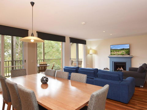 Villa De Saran Located Within Cypress Lakes - Australia Accommodation 6