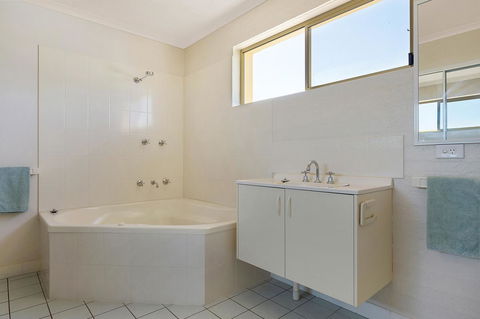 Baywatch Apartments Merimbula - Australia Accommodation 16