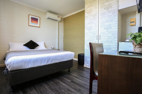 Little Coogee Hotel - Australia Accommodation 0
