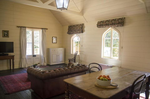 Hillview Heritage Hotel - Australia Accommodation 24