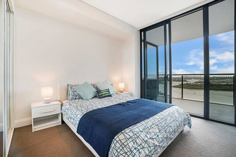 Cozy Apartment With Water View Plus Winter Garden - Australia Accommodation 13