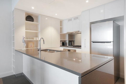 Cozy Apartment With Water View Plus Winter Garden - Australia Accommodation 2