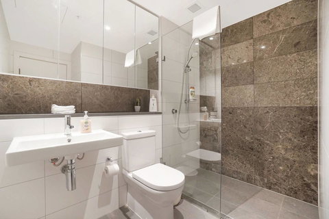 Cozy Apartment With Water View Plus Winter Garden - Australia Accommodation 1