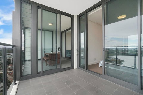 Cozy Apartment With Water View Plus Winter Garden - Australia Accommodation 5