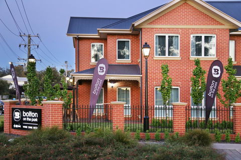Best Western Plus Bolton On The Park - Australia Accommodation 1