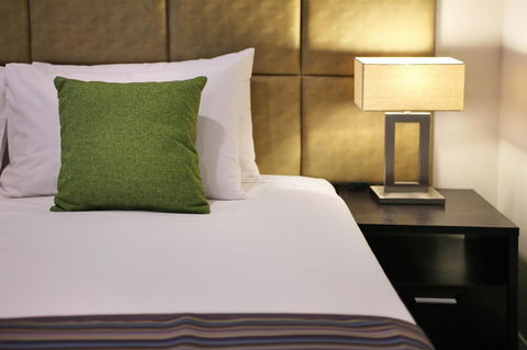 Best Western Plus Bolton On The Park - Australia Accommodation 24
