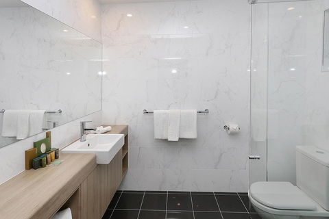 Best Western Plus Bolton On The Park - Australia Accommodation 10