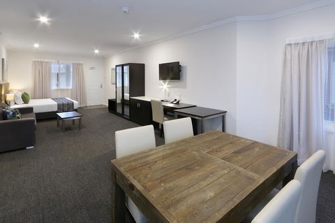 Best Western Plus Bolton On The Park - Australia Accommodation 9