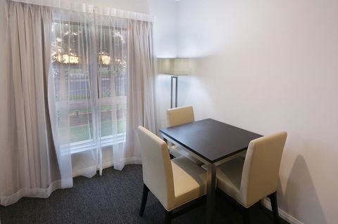 Best Western Plus Bolton On The Park - Australia Accommodation 7