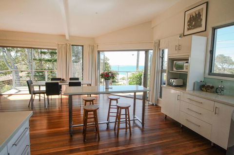 Valla's Beach House - Australia Accommodation 11