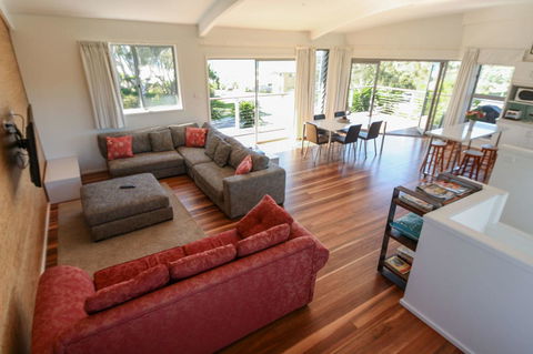 Valla's Beach House - Australia Accommodation 9
