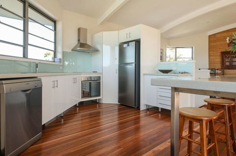 Valla's Beach House - Australia Accommodation 12
