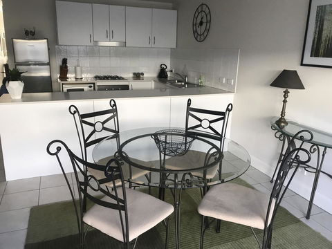 Travers Street Apartment - Australia Accommodation 4