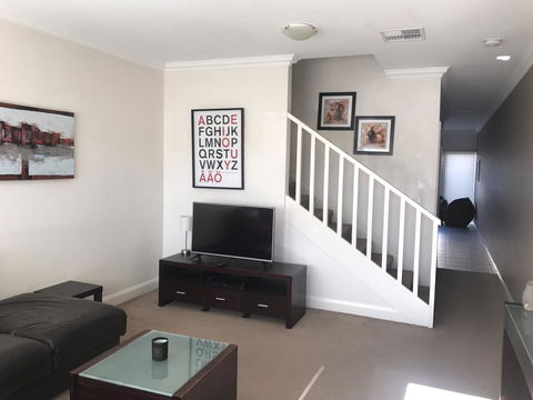 Travers Street Apartment - Australia Accommodation 6