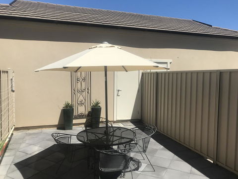 Travers Street Apartment - Australia Accommodation 7