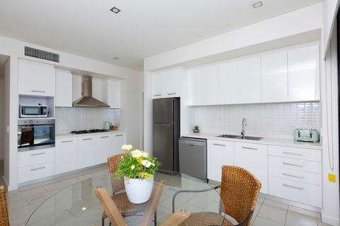 The Penthouse - Australia Accommodation 6