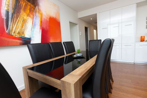 The Penthouse - Australia Accommodation 7