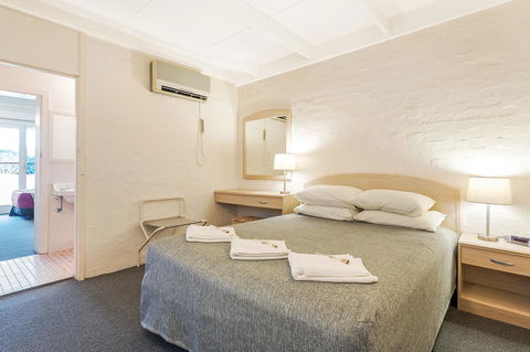 Black Dolphin Resort Motel & Apartments - Australia Accommodation 18