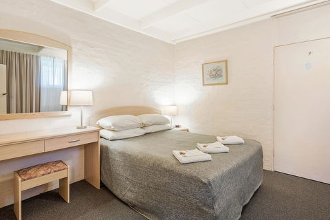 Black Dolphin Resort Motel & Apartments - Australia Accommodation 38