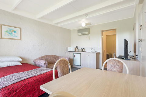 Black Dolphin Resort Motel & Apartments - Australia Accommodation 14
