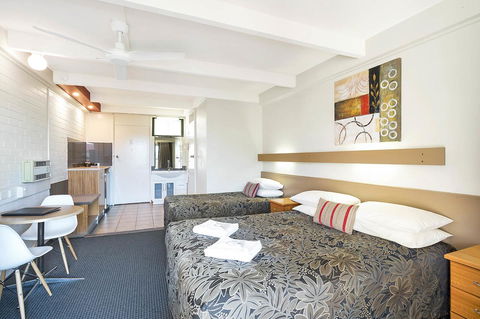 Black Dolphin Resort Motel & Apartments - Australia Accommodation 21