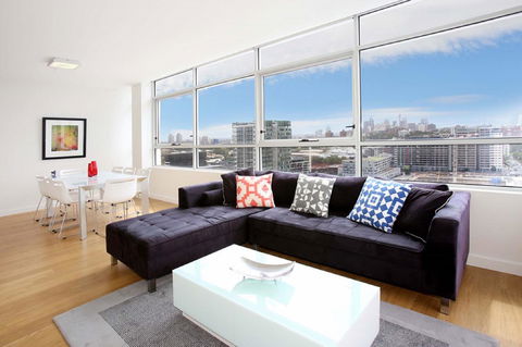 Gadigal Groove - Modern And Bright 3BR Executive Apartment In Zetland With Views - Australia Accommodation 0