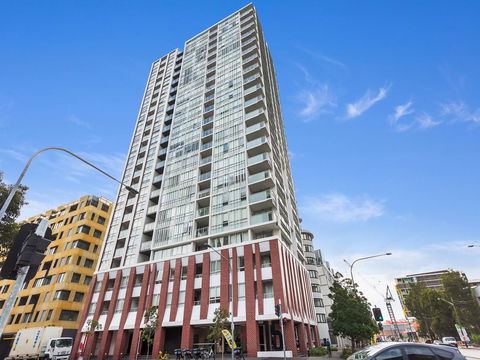 Gadigal Groove - Modern And Bright 3BR Executive Apartment In Zetland With Views - Australia Accommodation 10