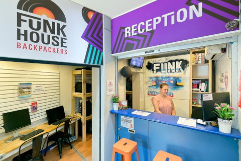 Mad Monkey Downtown - Australia Accommodation 3