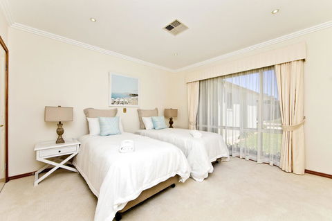 One Mile Mansion - Private Coastal Retreat FREE FAMILY ADVENTURE PASS - Australia Accommodation 16