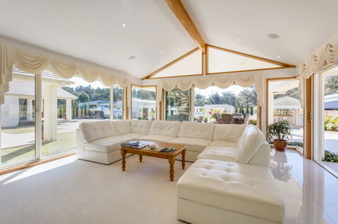 One Mile Mansion - Private Coastal Retreat FREE FAMILY ADVENTURE PASS - Australia Accommodation 11