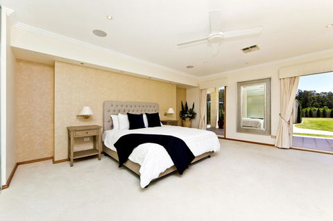 One Mile Mansion - Private Coastal Retreat FREE FAMILY ADVENTURE PASS - Australia Accommodation 7