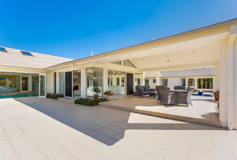 One Mile Mansion - Private Coastal Retreat FREE FAMILY ADVENTURE PASS - Australia Accommodation 18
