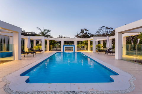 One Mile Mansion - Private Coastal Retreat FREE FAMILY ADVENTURE PASS - Australia Accommodation 0