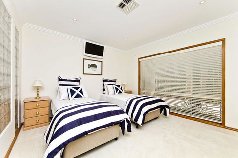 One Mile Mansion - Private Coastal Retreat FREE FAMILY ADVENTURE PASS - Australia Accommodation 17