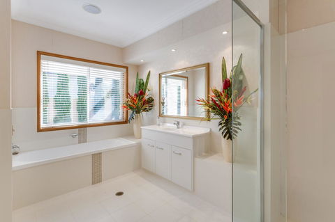One Mile Mansion - Private Coastal Retreat FREE FAMILY ADVENTURE PASS - Australia Accommodation 9