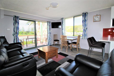 Beachfront 3, 25 Willow Street - Australia Accommodation 2