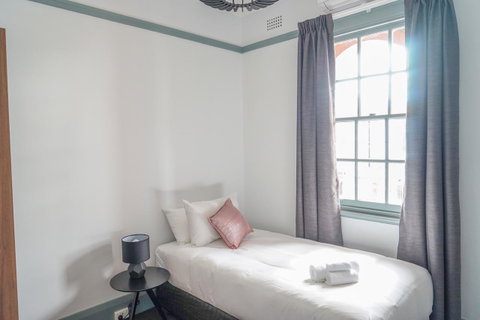 Oasis On Beamish Hotel - Australia Accommodation 6