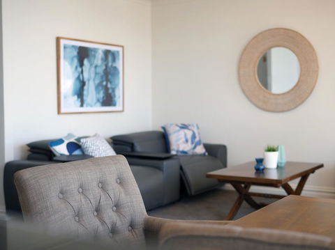 Panoramic Harbour Views And Unbeatable Comfort - Australia Accommodation 10