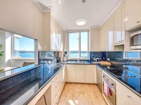 Panoramic Harbour Views And Unbeatable Comfort - Australia Accommodation 7