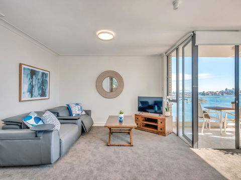 Panoramic Harbour Views And Unbeatable Comfort - Australia Accommodation 2