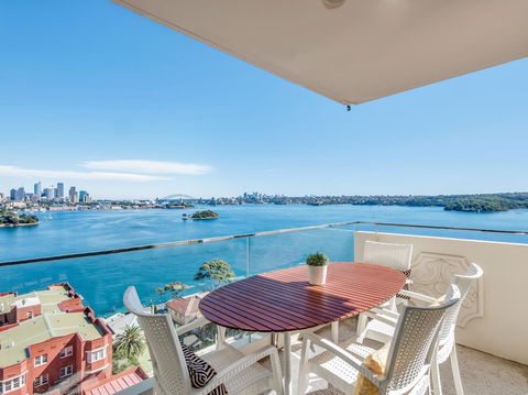 Panoramic Harbour Views And Unbeatable Comfort - Australia Accommodation 0