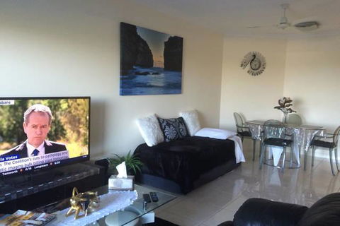 Nomikis\'On The Avenue - Australia Accommodation 18