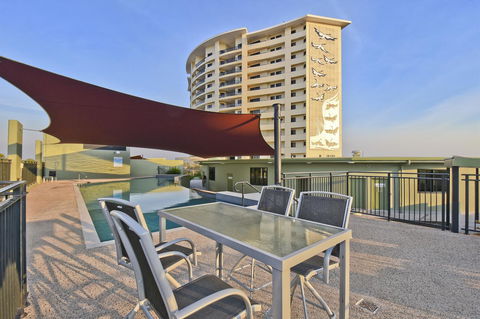 Nomikis\'On The Avenue - Australia Accommodation 12