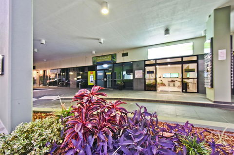 Nomikis\'On The Avenue - Australia Accommodation 19