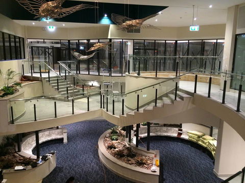 Nomikis\'On The Avenue - Australia Accommodation 11