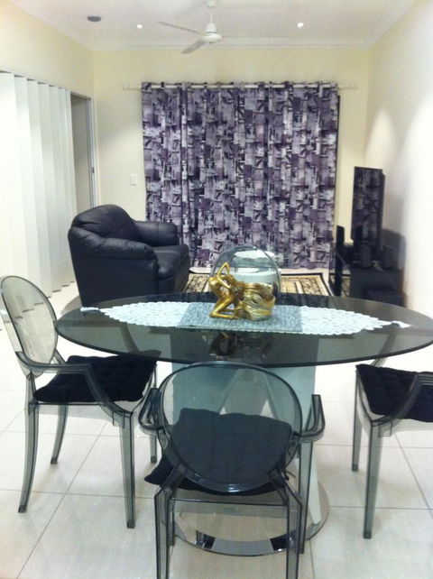 Nomikis\'On The Avenue - Australia Accommodation 20