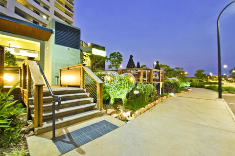 Nomikis\'On The Avenue - Australia Accommodation 2