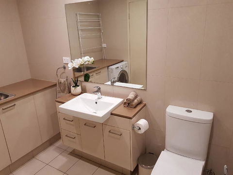 Darwin-Ocean Views, Tropical Getaway, Pool & Aircon - Australia Accommodation 14