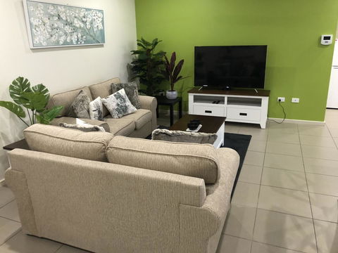 Darwin-Ocean Views, Tropical Getaway, Pool & Aircon - Australia Accommodation 4